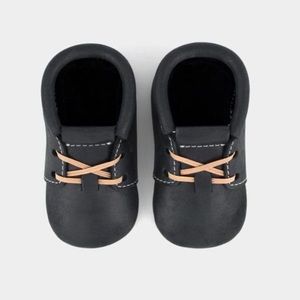 Freshly Picked Oxford crib shoes in Onyx - NEW!